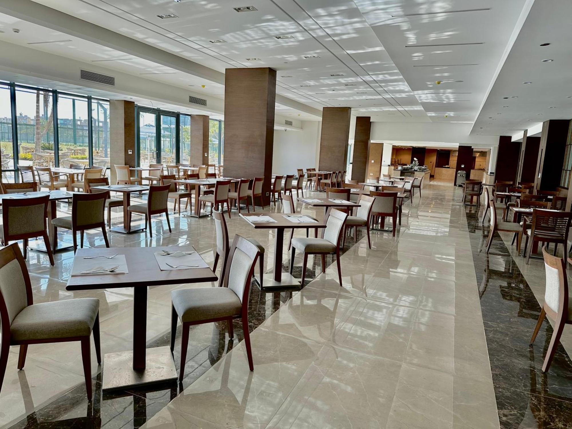 Phoenix Hotel & Wellness Sheikh Zayed City 외부 사진